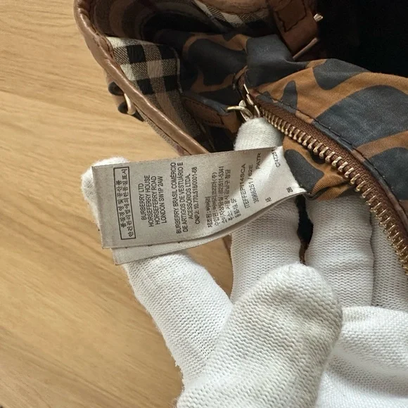 Burberry Tote Bag - Picture 13 of 16